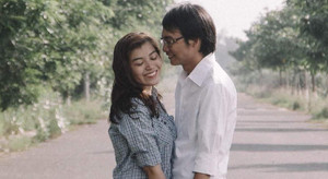 Chỉ cần cái nắm tay và lời khẳng định, chàng giảng viên cưới được cô vợ tài hoa
