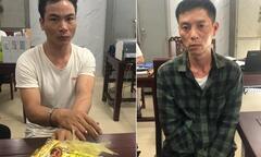 Bắt chủ quán bar mang súng đi mua ma túy bán cho khách