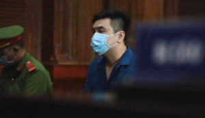 Tài xế Mercedes tông nữ tiếp viên hàng không trọng thương tiếp tục hầu tòa