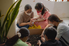 Chỉ 2 ngày đã thu được hơn 2 tấn giấy, hơn 2.500 người tham gia đổi rác lấy cây