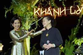 Diva Mỹ Linh: 'Tôi hát với Khánh Ly như con hát với mẹ' 