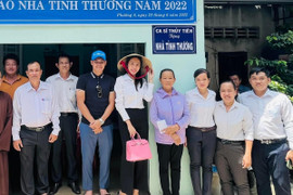 Thủy Tiên, Công Vinh trao nhà tình thương cho hộ nghèo tại Bến Tre