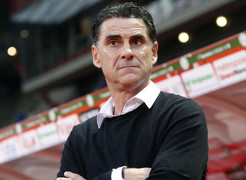 Thầy mới của Quang Hải: Đồng đội cũ của Zidane, sự nghiệp 'không phải dạng vừa'