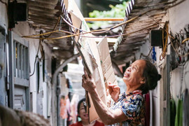 Xóm chạy thận oằn mình chống chọi nắng nóng đỉnh điểm, có điều hòa không dám bật