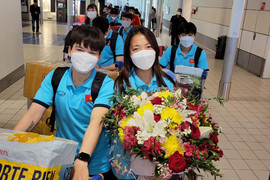 Đội tuyển bóng đá nữ Việt Nam tập luyện buổi đầu tiên tại Pháp