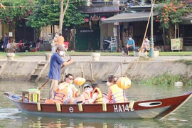 Hội An chấn chỉnh loạn giá dịch vụ ghe bơi 
