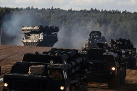 Mỹ trừng phạt ngành quân sự Nga