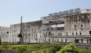 Khánh thành rồi đóng cửa, khuôn viên BV Việt Đức Hà Nam thành nơi nuôi vịt