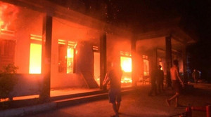 Trụ sở UBND xã ở Quảng Nam bốc cháy trong đêm, nhiều tài liệu bị thiêu rụi