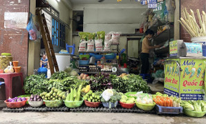 Rau xanh, thịt lợn, thịt gà tăng giá mạnh