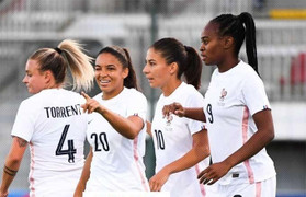 Cổ động viên Đông Nam Á bênh vực tuyển Việt Nam sau trận thua đậm 0-7