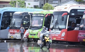 Xăng dầu giảm nhỏ giọt, doanh nghiệp vận tải nói ‘chẳng bõ bèn gì’