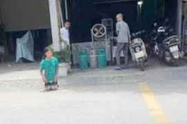 Video: Xác minh hình ảnh bé gái quỳ trước quán phở ở Hải Dương
