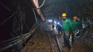 Còn khoảng hơn 40m sẽ tiếp cận vị trí nạn nhân bị cuốn vào hầm thủy điện