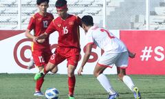 Va chạm với đối thủ, tiền đạo U19 Việt Nam phải khâu 5 mũi ở đầu