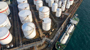 Iran tăng gấp đôi chiết khấu giá dầu cho Trung Quốc, cạnh tranh với Nga