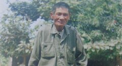 Người cầm cờ tang có biệt danh Sứ thần