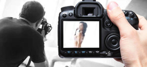 Nhiều cô gái sập bẫy khi chụp ảnh 'nóng' lưu giữ tuổi thanh xuân