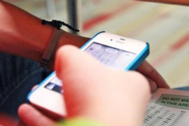 Một thí sinh ở TP.HCM mang điện thoại vào phòng thi
