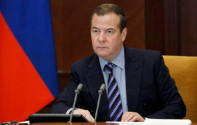 Ông Medvedev: Gây hấn với cường quốc hạt nhân là điều điên rồ