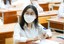 Thí sinh bước vào môn thi đầu tiên kỳ thi tốt nghiệp THPT 2022