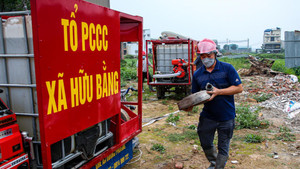 Video: Xe cứu hỏa tự chế của những thợ mộc ở Hà Nội