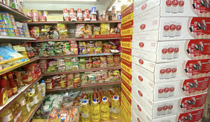 Bán thùng bia lãi 10.000 đồng, chủ tạp hóa ngao ngán vì bão giá