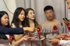 Giữa dàn mỹ nữ, đám cưới bỗng xuất hiện vị phù dâu kỳ lạ và sự thật phía sau