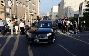 Ảnh: Xe tang đưa thi thể cố Thủ tướng Nhật Bản Abe Shinzo về Tokyo