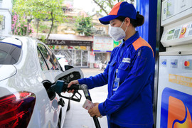 Lùi ngày điều chỉnh giá xăng dầu sang 22/8