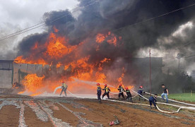 Cháy lớn thiêu rụi kho xưởng bao bì 100m2 ở Lâm Đồng