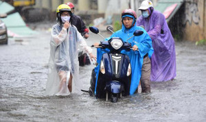 Vùng áp thấp trên Biển Đông khả năng mạnh lên, Nam Bộ mưa dông