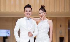 MC Hạnh Phúc: 'Vợ khen khi tôi dẫn cùng Á hậu Thuỵ Vân'