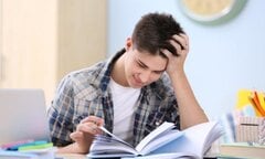 'Hỏi thừa' tiếng Anh là gì?