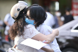 Con trượt lớp 10 công lập, phụ huynh 'trăm phương nghìn kế' tìm trường tốt