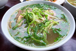 Cả tháng tôi không thể ăn phở, tiền đâu mà ăn?