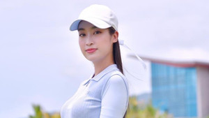 Sau thông tin cưới chủ tịch CLB Hà Nội, Đỗ Mỹ Linh giành cúp trên sân golf