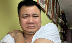 Sao Việt 14/7: Tự Long mếu máo kêu đau sau khi tiêm mũi 4 vaccine COVID-19