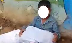 Bi kịch phía sau hình ảnh cậu bé ôm thi thể em trai khiến dân mạng dậy sóng