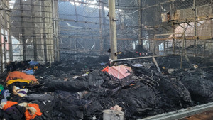 Hiện trường tan hoang sau vụ cháy thiêu rụi hơn 100 gian hàng ở Bắc Ninh