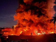 Cháy lớn trong đêm, 120 gian hàng và 4 ki ốt ở Bắc Ninh bị thiêu rụi