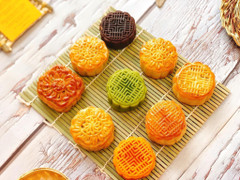 Chưa đến Rằm Tháng Tám, bánh trung thu đã ngập tràn chợ mạng