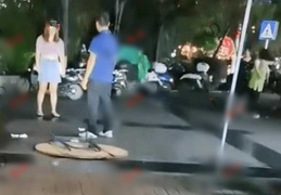 Chồng tát vợ ngay giữa phố, kỳ lạ thay ai cũng thấy tội nghiệp anh ta