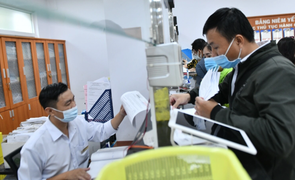 TP.HCM với bài toán thừa biên chế - thiếu người làm