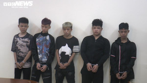 Băng nhóm thiếu niên vác dao cướp tài sản lúc rạng sáng