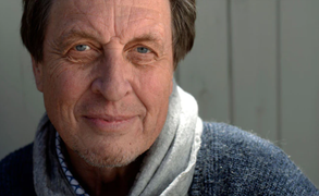 Bố Elon Musk bí mật có con với con riêng của vợ cũ