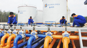 Bộ Tài chính đề xuất giảm 10% thuế nhập khẩu ưu đãi xăng