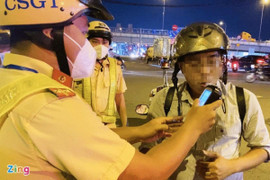 Tài xế vi phạm nồng độ cồn ở TP.HCM: 'Không nhậu, anh em không nể'