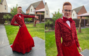 Bà mẹ gây 'bão' mạng khi chia sẻ ảnh con trai mặc váy dự dạ hội