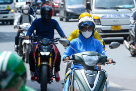 Thời tiết ngày 16/7: Bắc Bộ trời chuyển nắng, Nam Bộ mưa dông